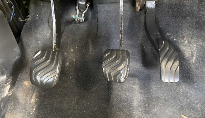 2017 Renault Kwid RXT 0.8, Petrol, Manual, 1,00,703 km, Pedals