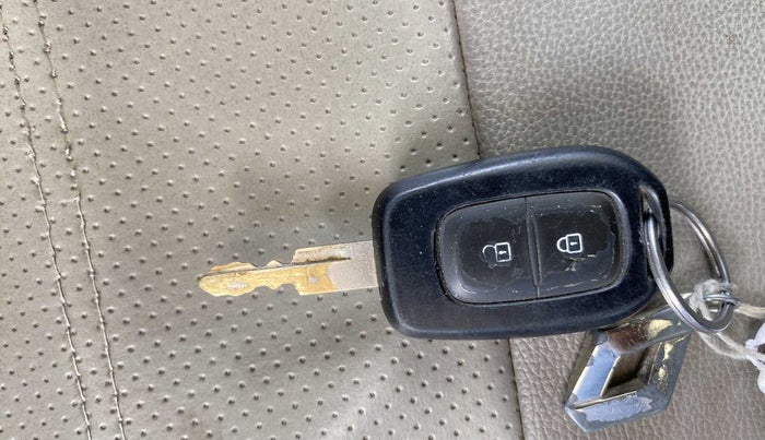 2017 Renault Kwid RXT 0.8, Petrol, Manual, 1,00,703 km, Key Close Up