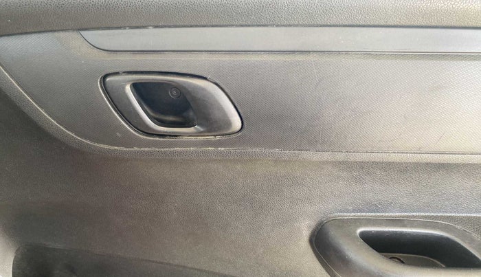 2017 Renault Kwid RXT 0.8, Petrol, Manual, 1,00,703 km, Driver Side Door Panels Control