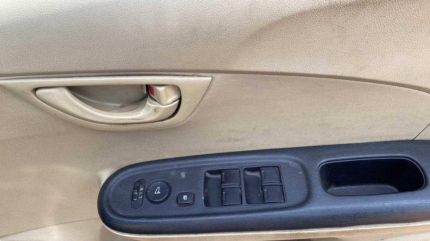 2014 Honda Amaze 1.2L I-VTEC SX, Petrol, Manual, 94,042 km, Driver Side Door Panels Control