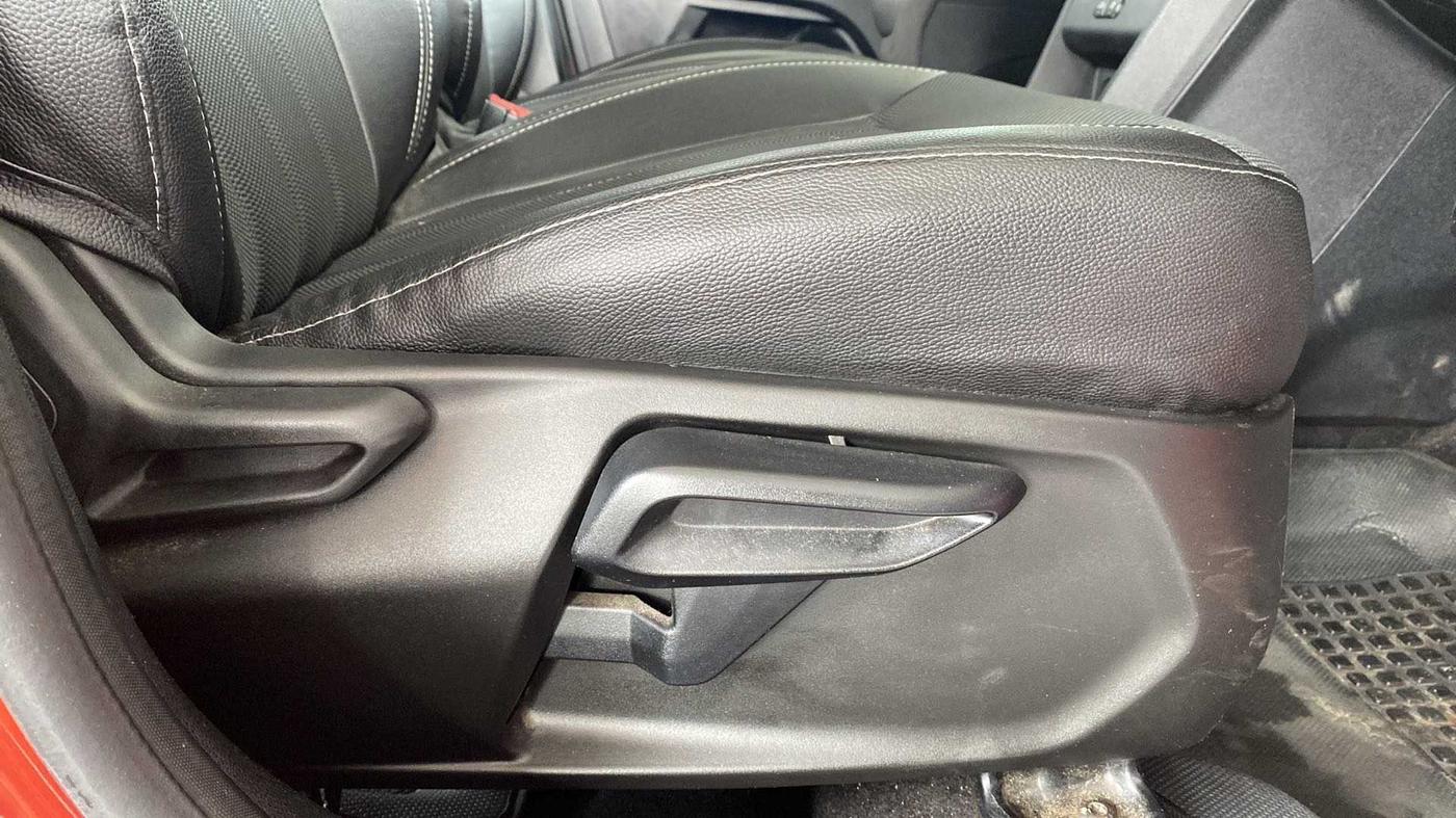 2021 Tata TIAGO NRG XZ MT, Petrol, Manual, 35,210 km, Driver Side Adjustment Panel