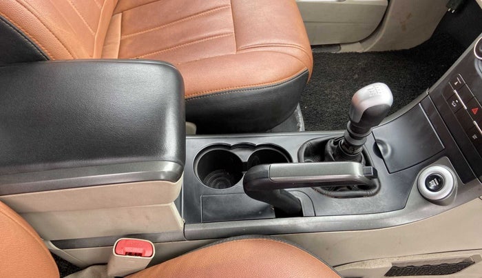 2017 Mahindra XUV500 W10, Diesel, Manual, 51,853 km, Gear Lever