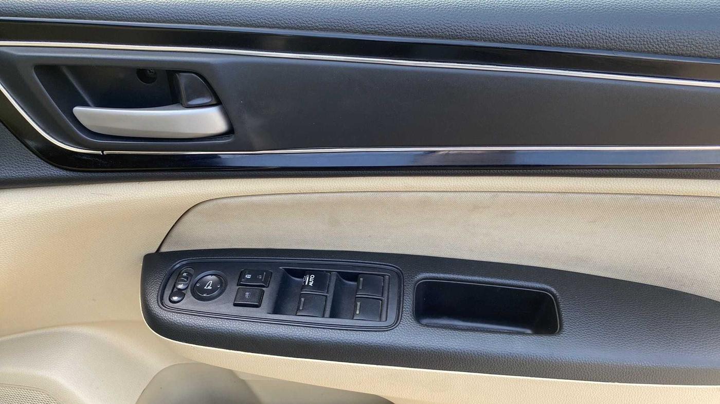 2018 Honda Amaze 1.2L I-VTEC S, Petrol, Manual, 58,159 km, Driver Side Door Panels Control
