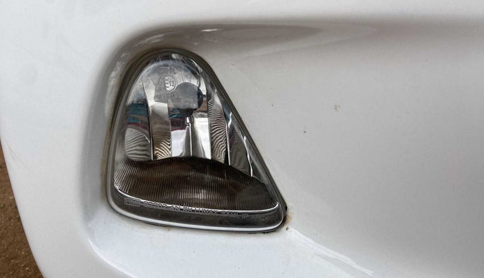 2017 Hyundai Eon MAGNA +, Petrol, Manual, 27,608 km, Right fog light - Not working