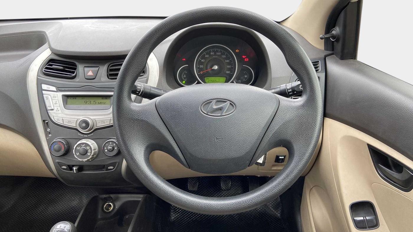 2017 Hyundai Eon MAGNA +, Petrol, Manual, 27,608 km, Steering Wheel Close Up
