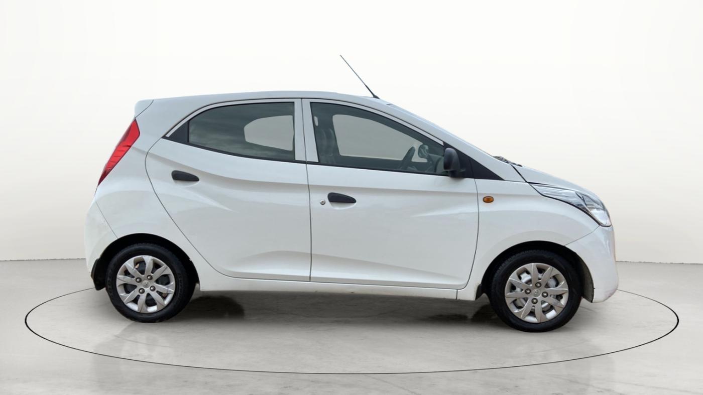 2017 Hyundai Eon MAGNA +, Petrol, Manual, 27,608 km, Right Side View