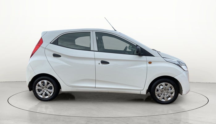 2017 Hyundai Eon MAGNA +, Petrol, Manual, 27,608 km, Right Side View