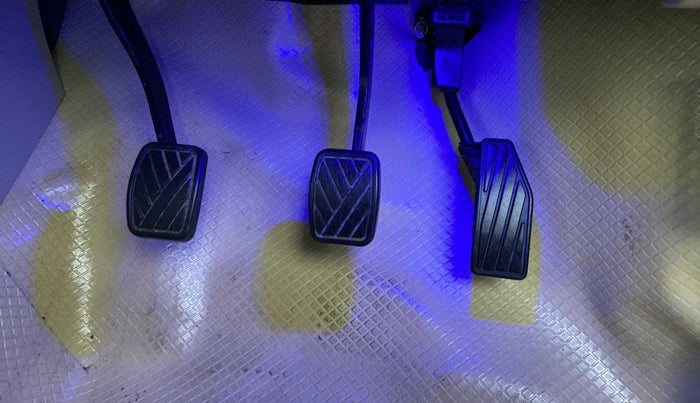 2022 Maruti Ertiga ZXI+ SHVS, Petrol, Manual, 17,627 km, Pedals