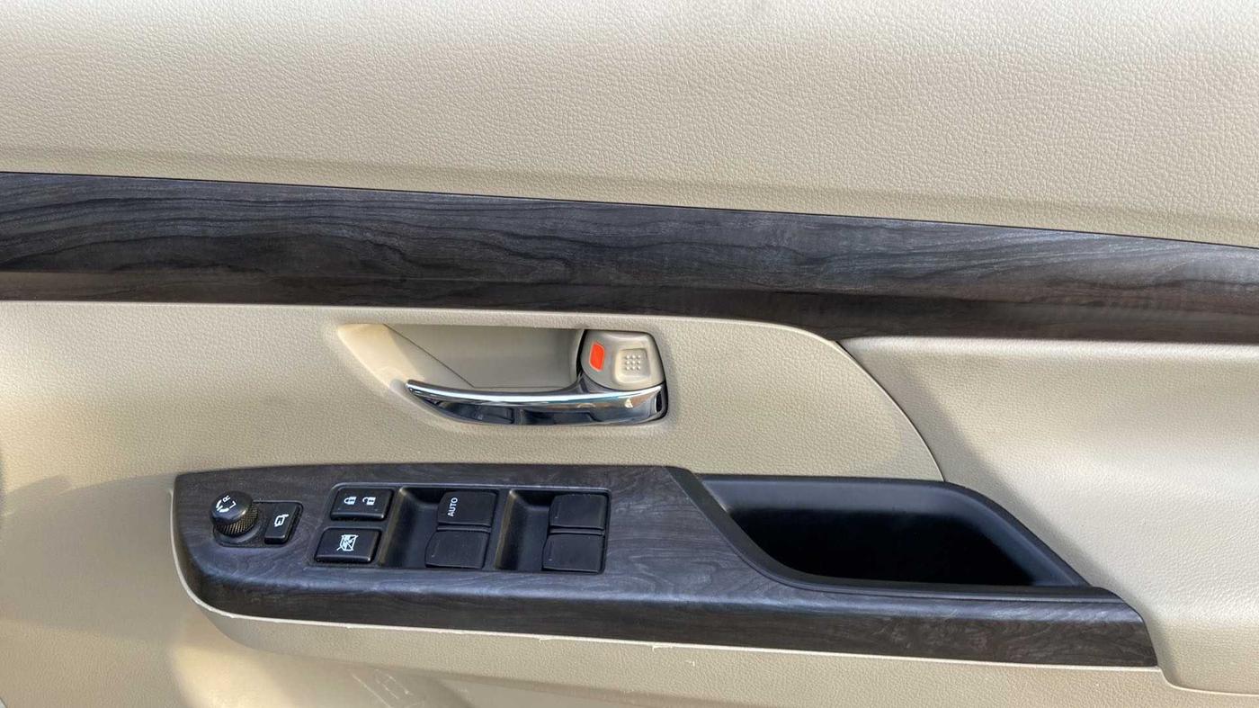 2022 Maruti Ertiga ZXI+ SHVS, Petrol, Manual, 17,627 km, Driver Side Door Panels Control