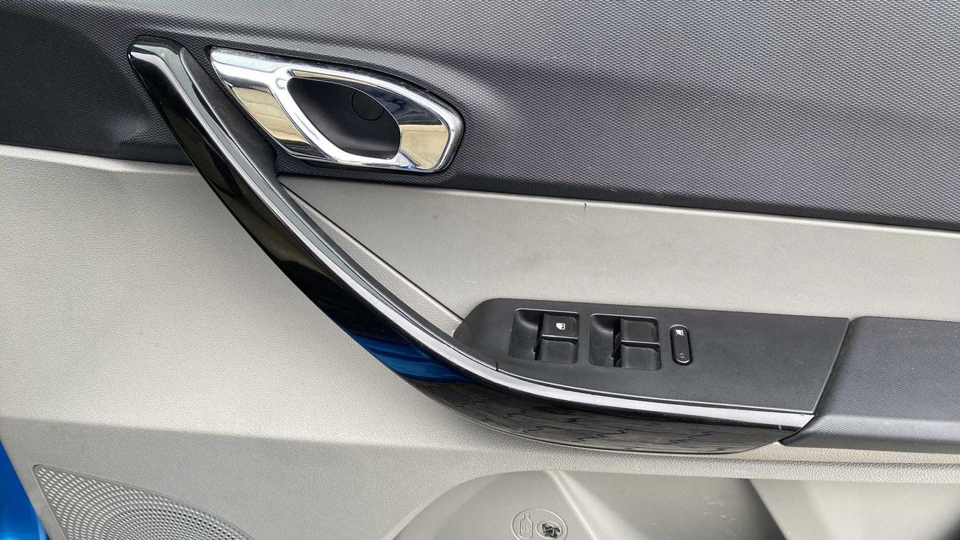 2019 Tata Tiago XZ PLUS DUAL TONE PETROL, Petrol, Manual, 65,661 km, Driver Side Door Panels Control