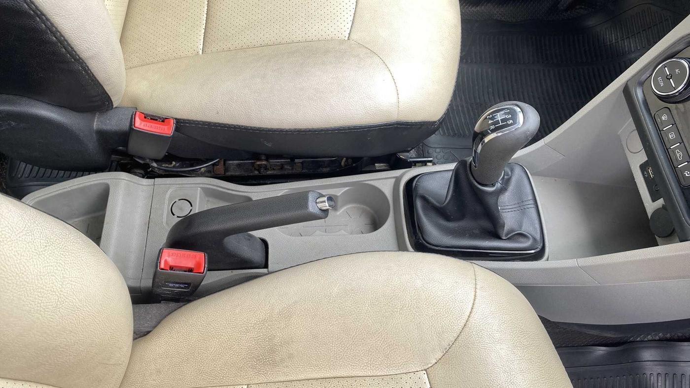 2019 Tata Tiago XZ PLUS DUAL TONE PETROL, Petrol, Manual, 65,661 km, Gear Lever