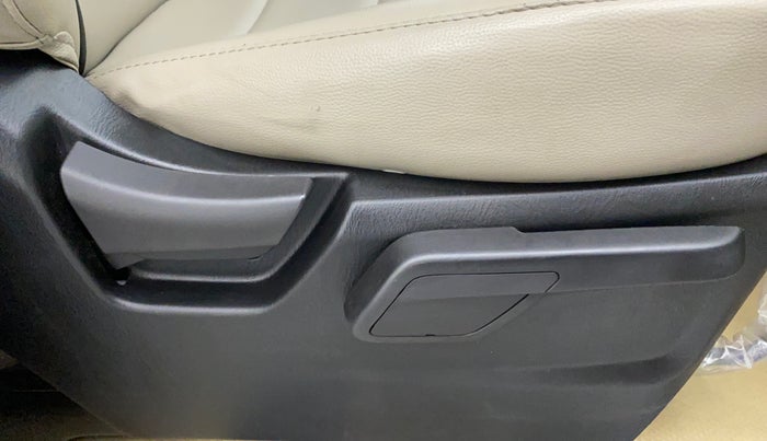 2022 Mahindra SCORPIO CLASSIC S11 7STR, Diesel, Manual, 15,818 km, Driver Side Adjustment Panel