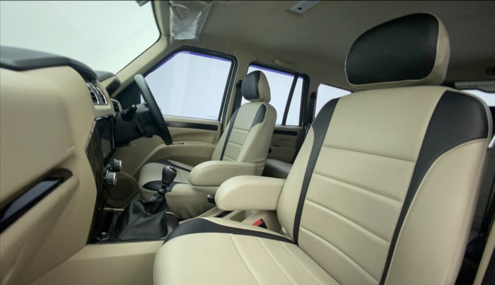 2022 Mahindra SCORPIO CLASSIC S11 7STR, Diesel, Manual, 15,818 km, Right Side Front Door Cabin