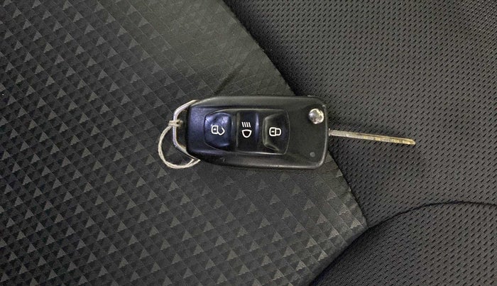 2017 Tata Tiago XZ PETROL, Petrol, Manual, 58,132 km, Key Close Up