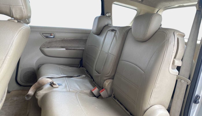 2014 Maruti Ertiga VXI, Petrol, Manual, 1,17,166 km, Right Side Rear Door Cabin