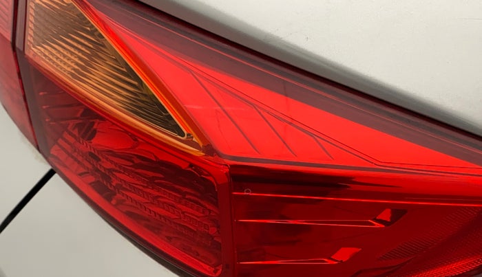 2016 Honda City 1.5L I-VTEC V MT, Petrol, Manual, 1,15,158 km, Right tail light - Minor scratches