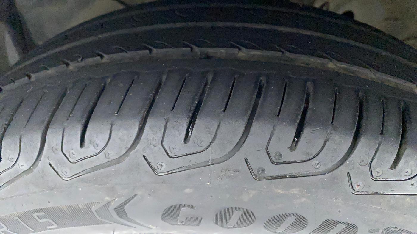 2016 Honda City 1.5L I-VTEC V MT, Petrol, Manual, 1,15,158 km, Left Front Tyre Tread