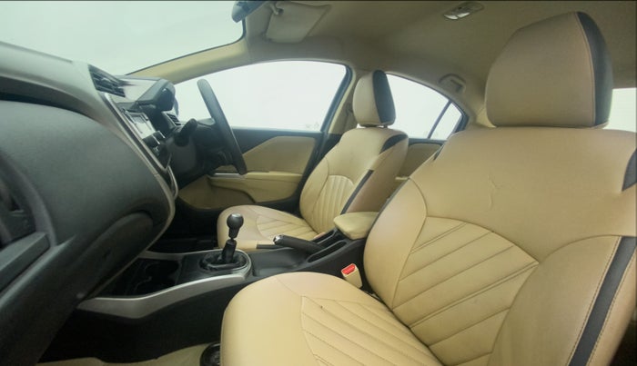 2016 Honda City 1.5L I-VTEC V MT, Petrol, Manual, 1,15,158 km, Right Side Front Door Cabin