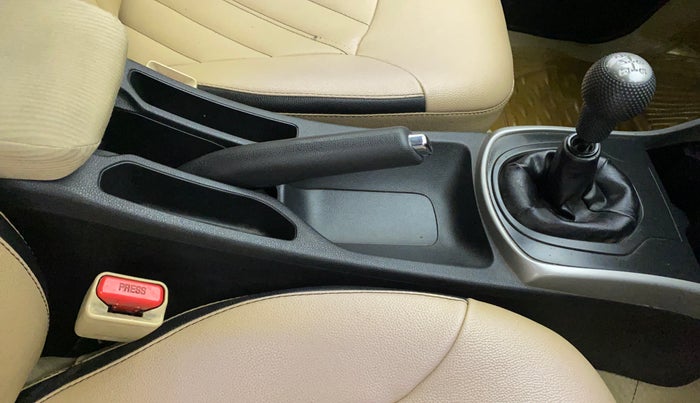 2016 Honda City 1.5L I-VTEC V MT, Petrol, Manual, 1,15,158 km, Gear Lever