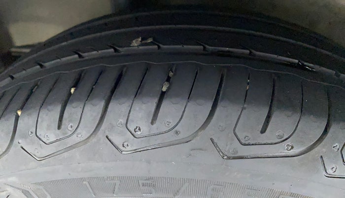 2016 Honda City 1.5L I-VTEC V MT, Petrol, Manual, 1,15,158 km, Right Rear Tyre Tread