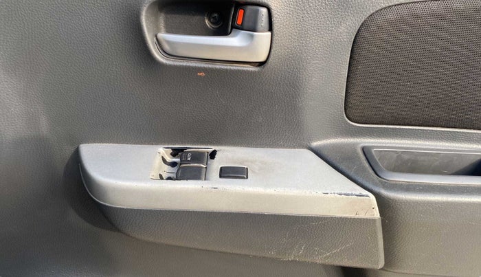 2012 Maruti Wagon R 1.0 LXI, Petrol, Manual, 41,411 km, Driver Side Door Panels Control