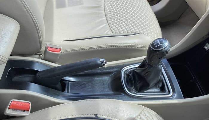 2017 Maruti Ciaz DELTA 1.4 MT PETROL, Petrol, Manual, 32,027 km, Gear Lever