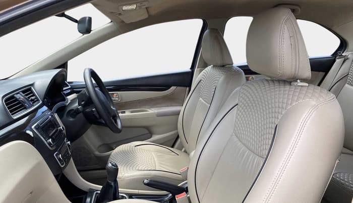 2017 Maruti Ciaz DELTA 1.4 MT PETROL, Petrol, Manual, 32,027 km, Right Side Front Door Cabin