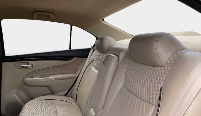 2017 Maruti Ciaz DELTA 1.4 MT PETROL, Petrol, Manual, 32,027 km, Right Side Rear Door Cabin