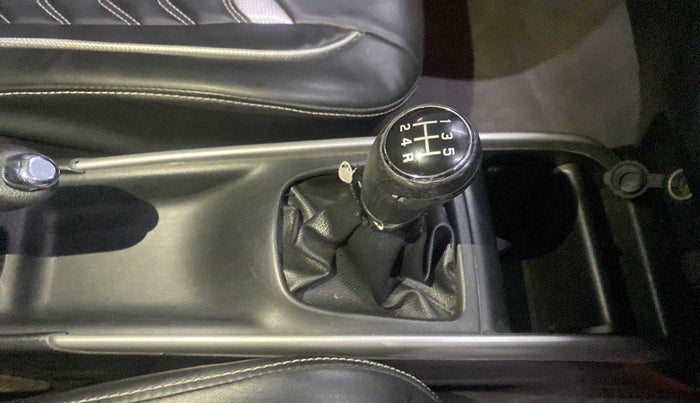2016 Maruti Baleno ZETA PETROL 1.2, Petrol, Manual, 64,668 km, Gear lever - Boot cover slightly torn