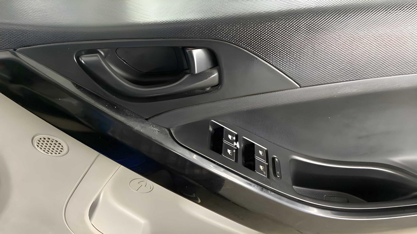 2018 Tata NEXON XM PETROL, CNG, Manual, 91,760 km, Driver Side Door Panels Control