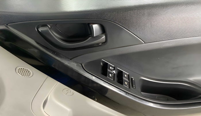 2018 Tata NEXON XM PETROL, CNG, Manual, 91,760 km, Driver Side Door Panels Control