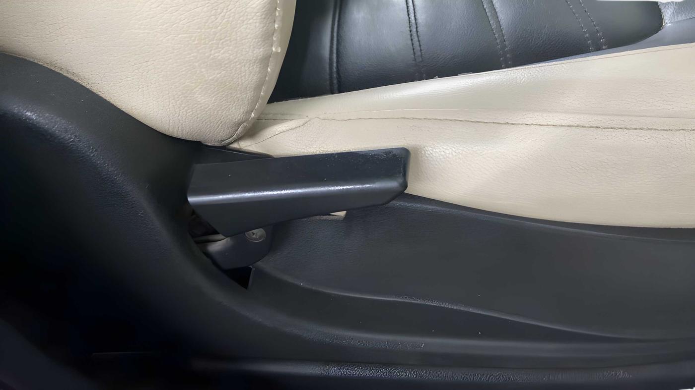 2018 Tata NEXON XM PETROL, CNG, Manual, 91,760 km, Driver Side Adjustment Panel