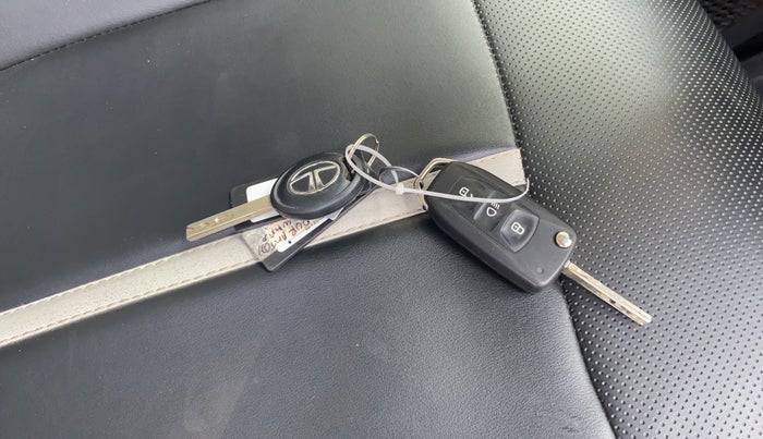 2024 Tata NEXON Pure 1.5 Revotorq 6AMT, Diesel, Automatic, 57,136 km, Key Close Up