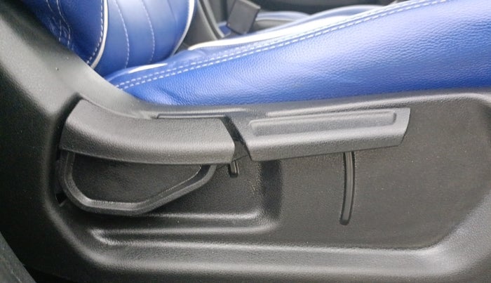 2019 Hyundai VENUE SX PLUS 1.0 TURBO DCT, Petrol, Automatic, 14,948 km, Driver Side Adjustment Panel