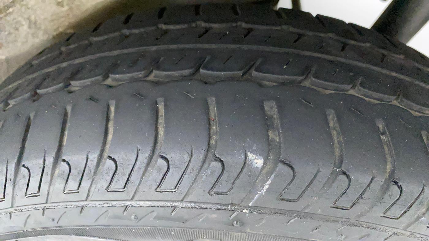 2014 Maruti Wagon R 1.0 VXI, Petrol, Manual, 1,14,840 km, Left Rear Tyre Tread