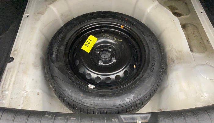 2018 Hyundai Verna 1.6 VTVT SX, Petrol, Manual, 32,220 km, Dicky (Boot door) - Jack/Tool not available