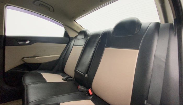 2018 Hyundai Verna 1.6 VTVT SX, Petrol, Manual, 32,220 km, Right Side Rear Door Cabin