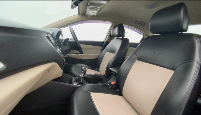 2018 Hyundai Verna 1.6 VTVT SX, Petrol, Manual, 32,220 km, Right Side Front Door Cabin