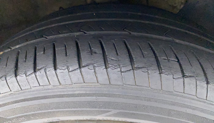 2018 Hyundai Verna 1.6 VTVT SX, Petrol, Manual, 32,220 km, Right Front Tyre Tread