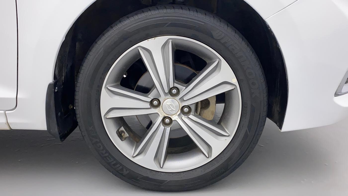 2018 Hyundai Verna 1.6 VTVT SX, Petrol, Manual, 32,220 km, Right Front Wheel