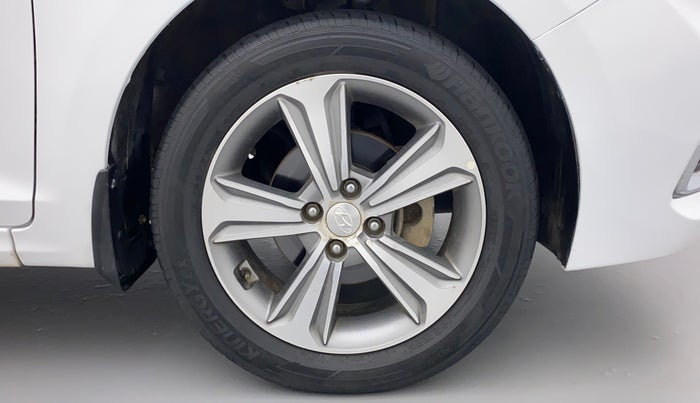 2018 Hyundai Verna 1.6 VTVT SX, Petrol, Manual, 32,220 km, Right Front Wheel
