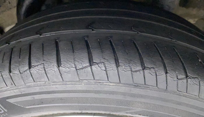 2018 Hyundai Verna 1.6 VTVT SX, Petrol, Manual, 32,220 km, Left Rear Tyre Tread
