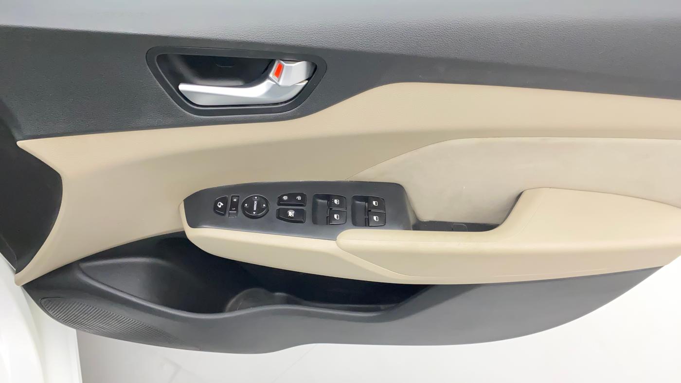 2018 Hyundai Verna 1.6 VTVT SX, Petrol, Manual, 32,220 km, Driver Side Door Panels Control