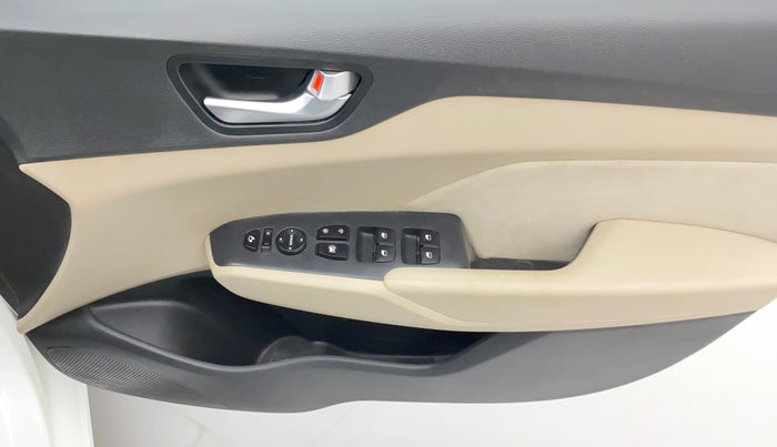 2018 Hyundai Verna 1.6 VTVT SX, Petrol, Manual, 32,220 km, Driver Side Door Panels Control