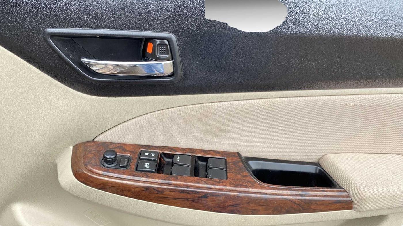 2018 Maruti Dzire ZDI AMT, Diesel, Automatic, 1,06,912 km, Driver Side Door Panels Control