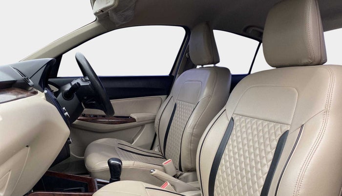 2018 Maruti Dzire ZDI AMT, Diesel, Automatic, 1,06,912 km, Right Side Front Door Cabin