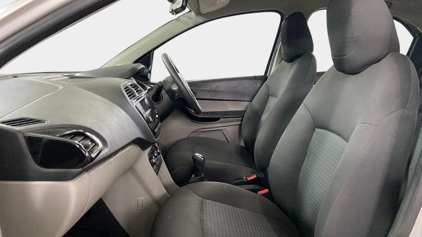 2016 Tata Tiago XZ PETROL, Petrol, Manual, 30,142 km, Right Side Front Door Cabin