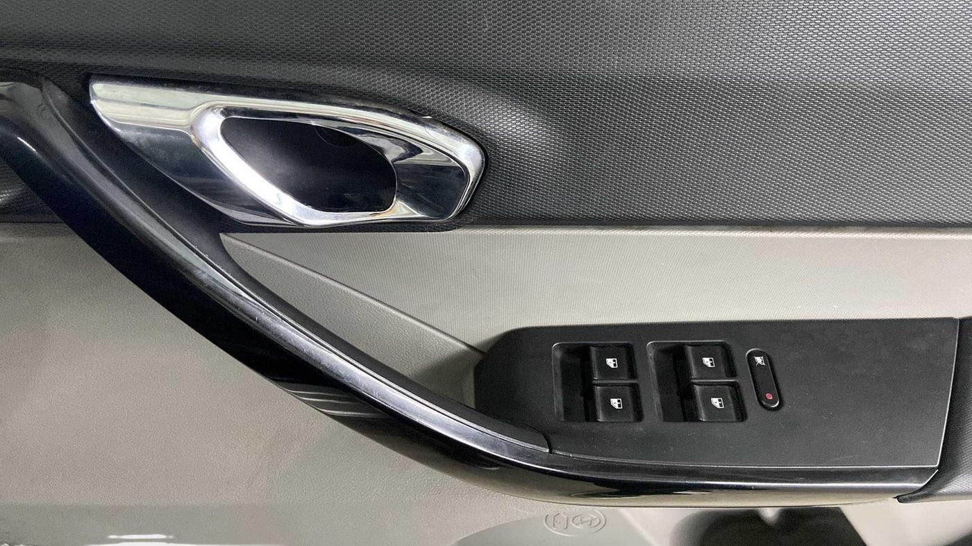 2016 Tata Tiago XZ PETROL, Petrol, Manual, 30,142 km, Driver Side Door Panels Control