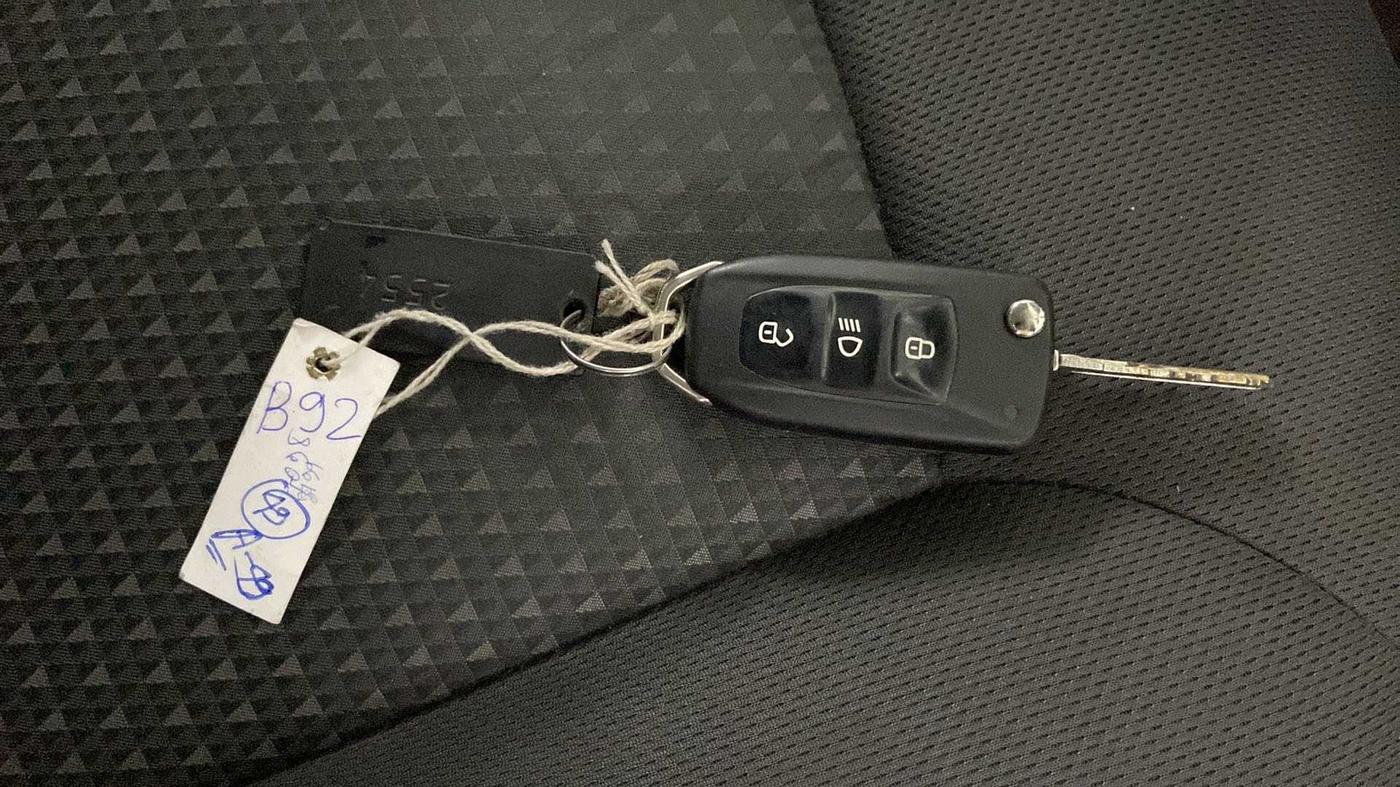 2016 Tata Tiago XZ PETROL, Petrol, Manual, 30,142 km, Key Close Up