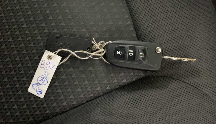 2016 Tata Tiago XZ PETROL, Petrol, Manual, 30,142 km, Key Close Up